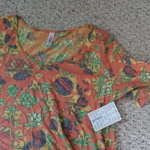 Size large Lularoe perfect tee light material